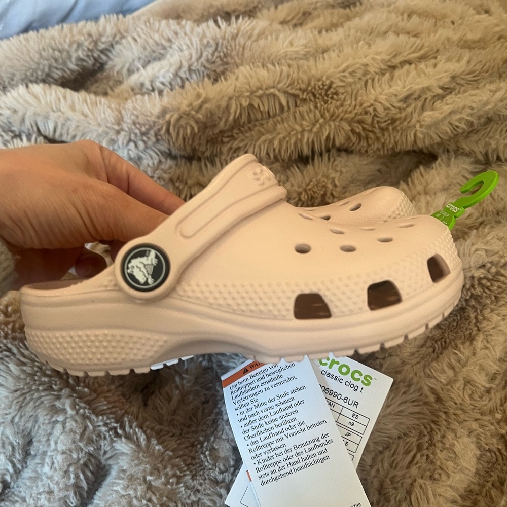 NWT! Toddler girls classic clog CROCS in pink quartz size 9